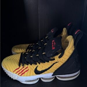 Nike Black and Yellow Sneakers Mens